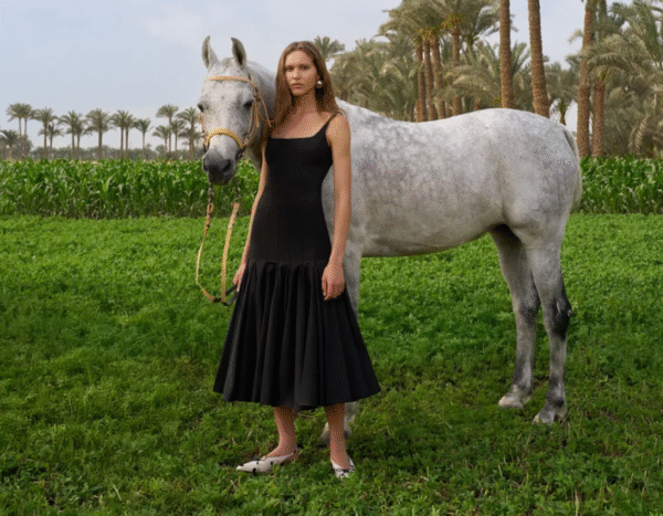 Jacquemus（ジャックムス）2025年春夏コレクションのキャンペーンによるAngelina Kendall（アンジェリーナ・ケンダル）とのエジプトツアー